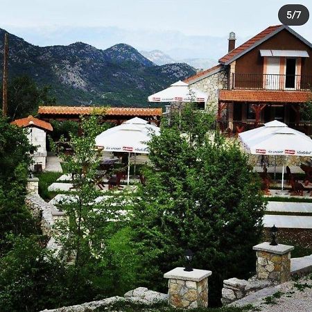 Vikendica,Bungalovi Lipska Pecina Цетинє Екстер'єр фото