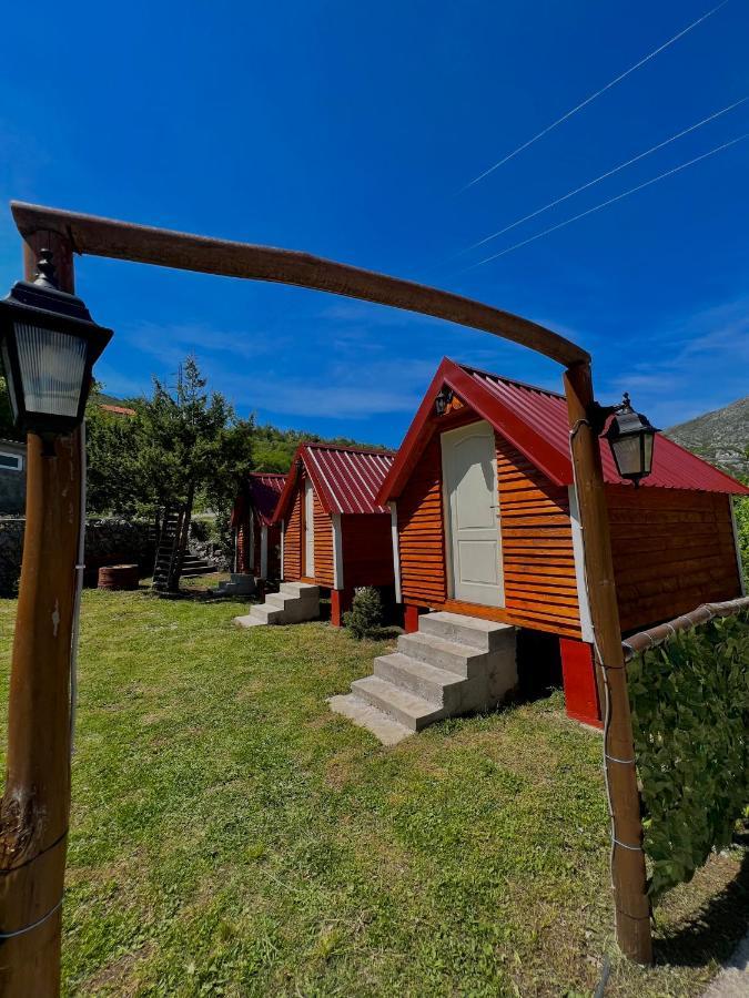 Vikendica,Bungalovi Lipska Pecina Цетинє Екстер'єр фото