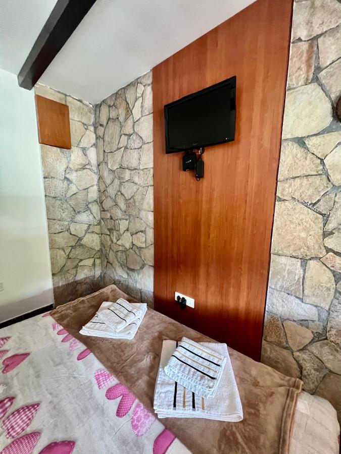 Vikendica,Bungalovi Lipska Pecina Цетинє Екстер'єр фото