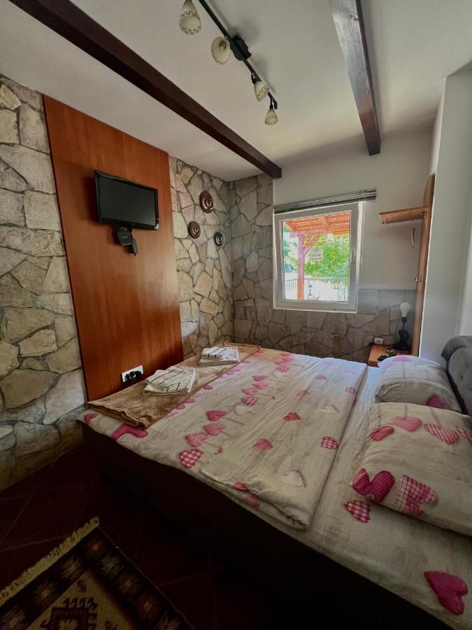 Vikendica,Bungalovi Lipska Pecina Цетинє Екстер'єр фото