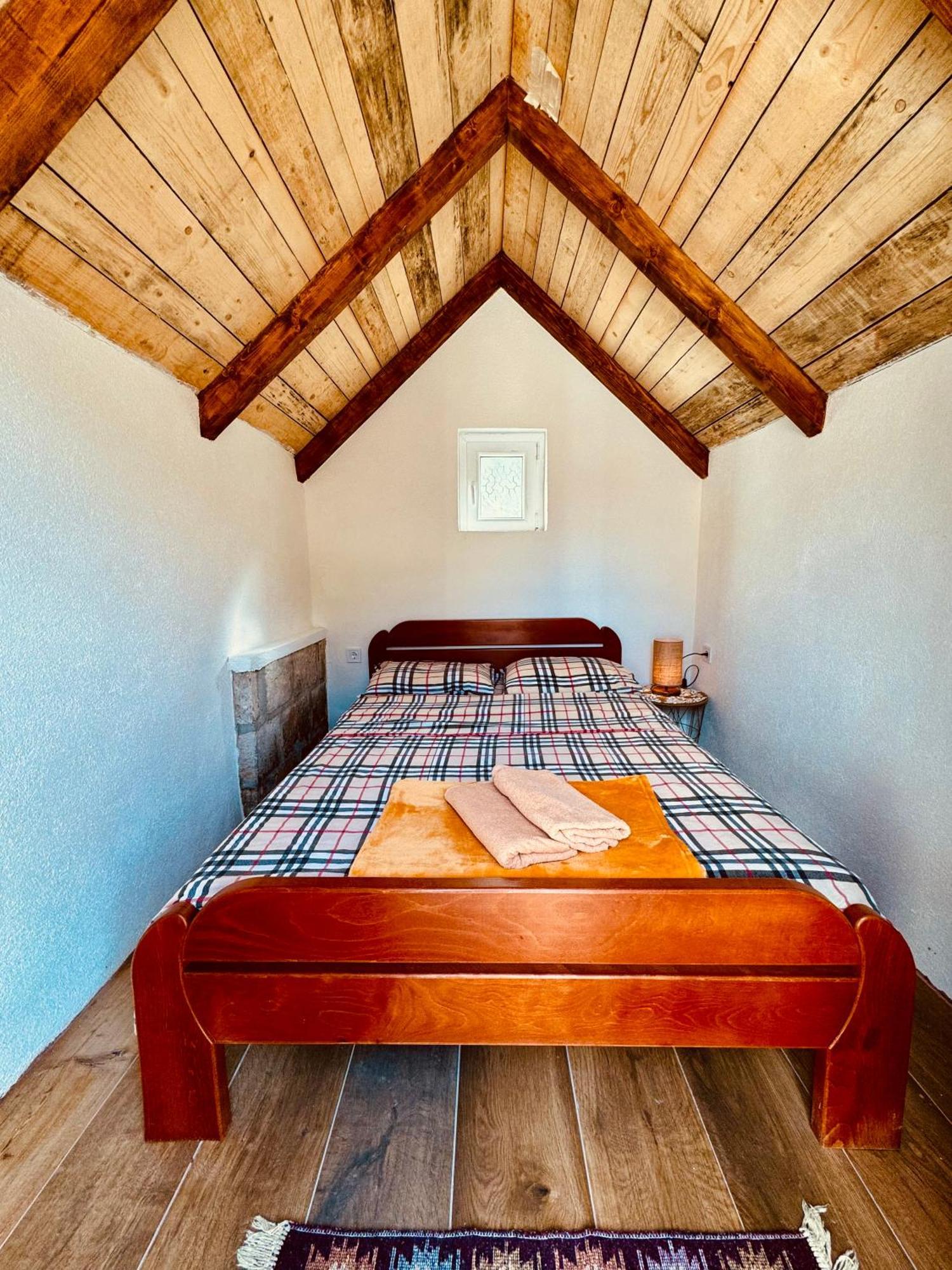 Vikendica,Bungalovi Lipska Pecina Цетинє Екстер'єр фото